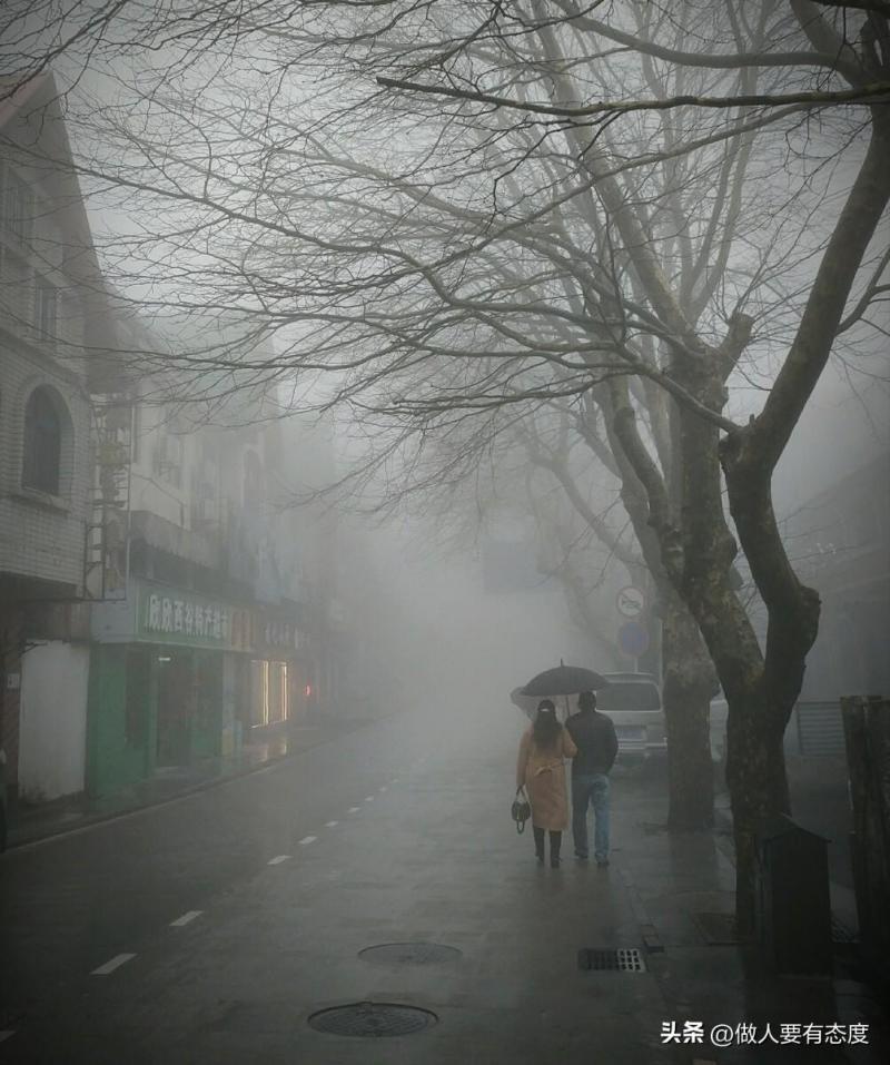 蓝盈莹被回南天吓到了：吓我一大跳！没想到到处都是水